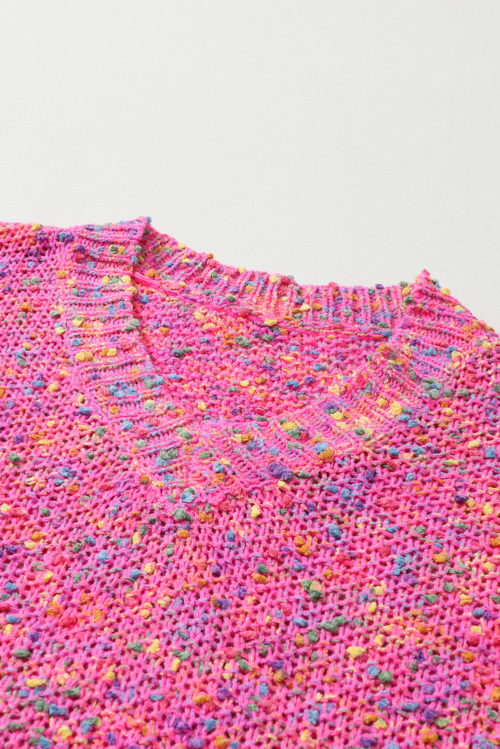 Dunkelrosa bunte flecken gestrickt v-ausschnitt casual pullover