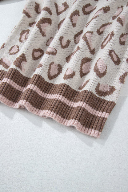 Brauner zweifarbiger pullover mit geripptem saum und leopardenmuster